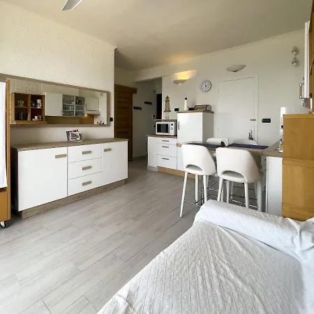 Апартаменты Sea View 4 Pers Wifi Ac *